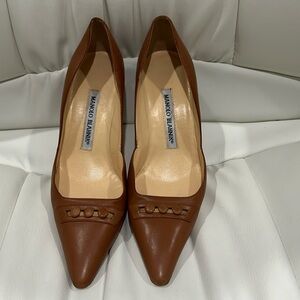 Preowned Manolo Blahnik Heels 3.5, Brown, Size 36. Made in Italy.